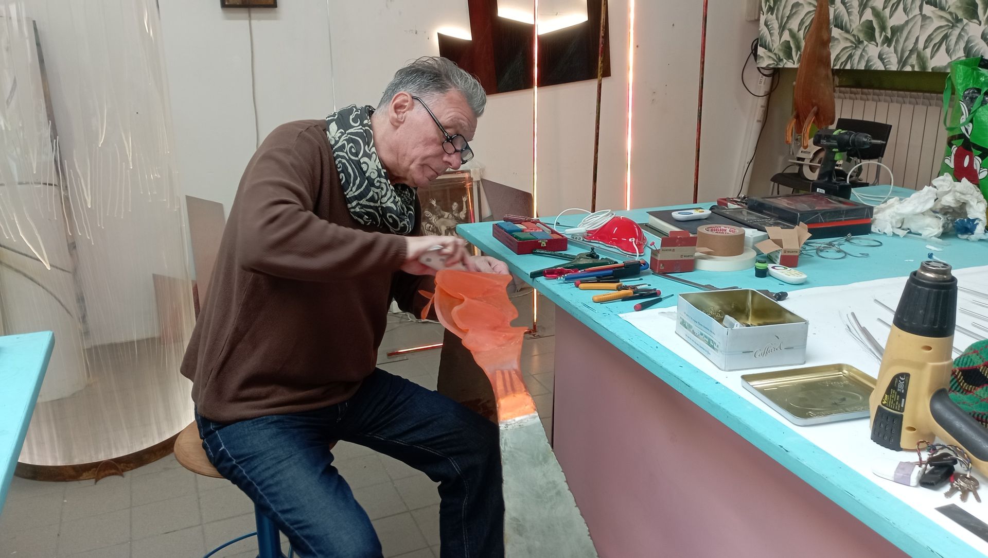 Ferdi Giardini lavorando su un'opera