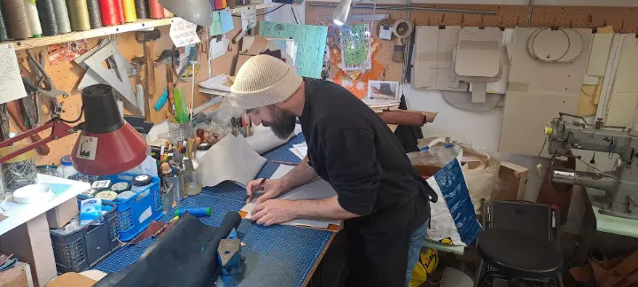 Lavorazione artigianale della pelle