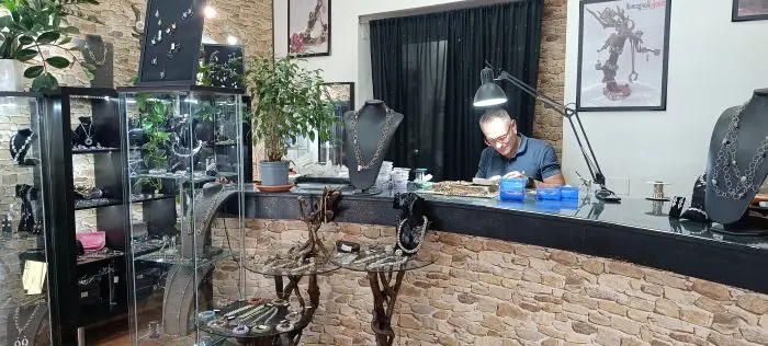 Lavorazione bigiotteria Romagnoli bijoux