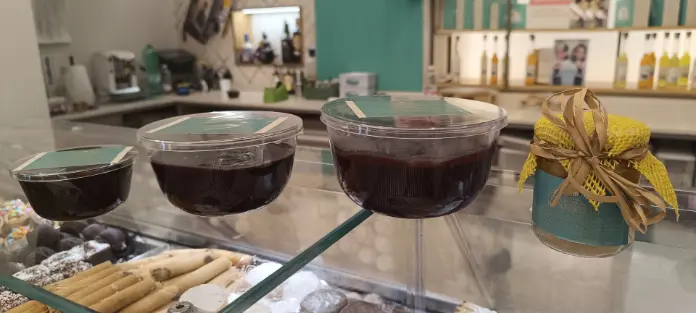 Cioccolato esposyo barattoli