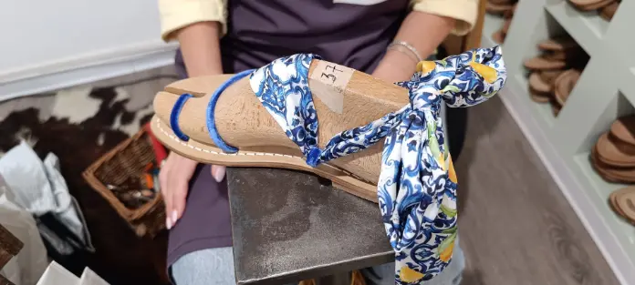 Foto di scarpa artigianale
