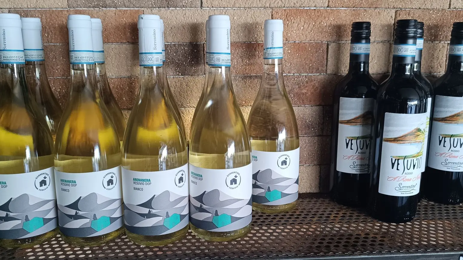 Foto di bottiglie di vino rosso